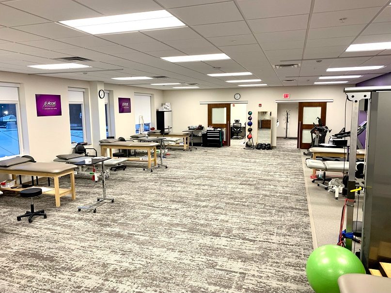 Open treatment and exercise floor at Accel Physical Therapy's Brunswick clinic